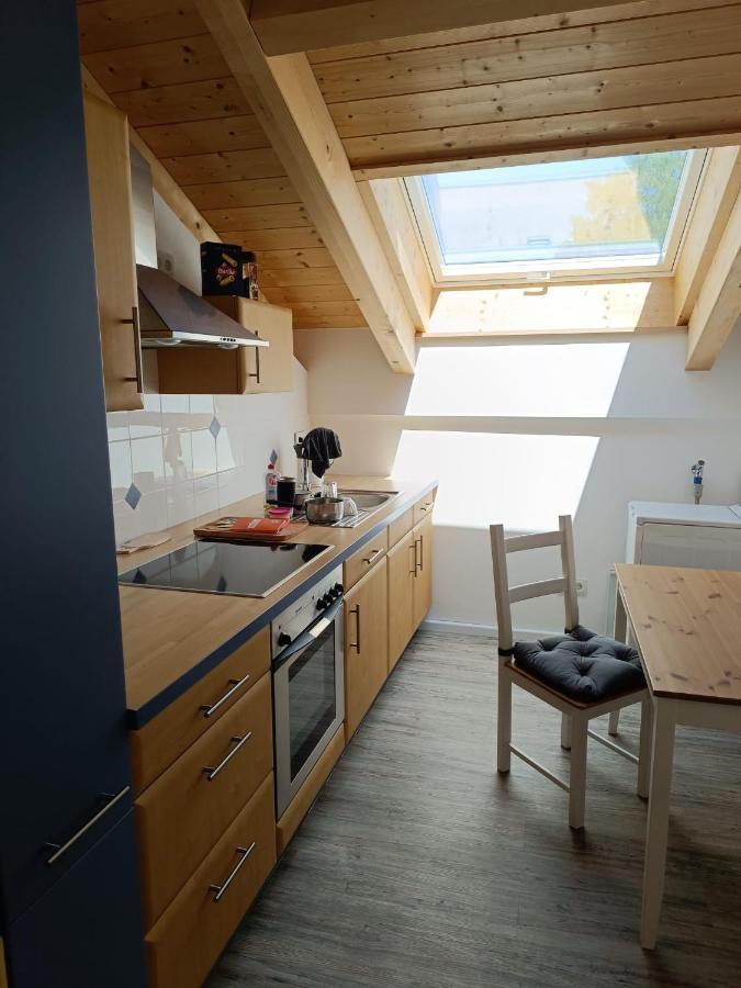 Apartment Unterm Dach Mit Kleinem Seeblick Munsing Exterior photo